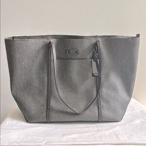 Tumi Villa-Quintessential tote bag in dark gray and brown 100% leather